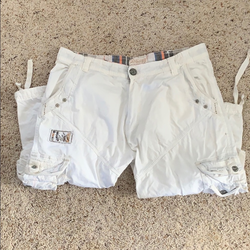 Men’s cargo capris-worn once.  Size 36